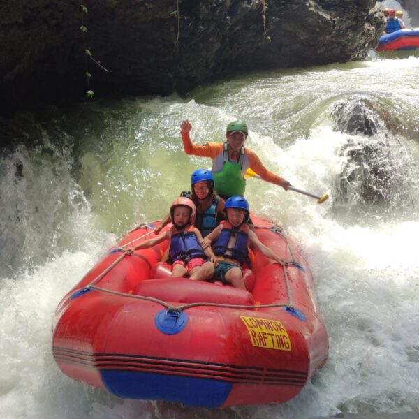Lombok Rafting Tour & Eksplorasi Air Terjun Benang Stokel & Kelambu